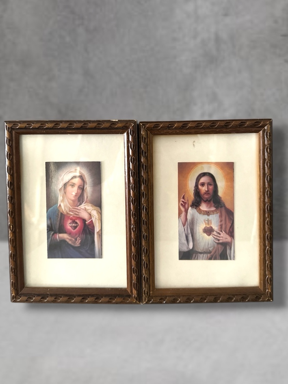 2 VINTAGE CARVED WOOD FRAME 5X7 SACRED HEART JESUS MARY CATHOLIC PRAYER CARD